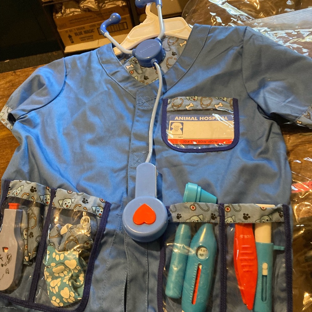 Melissa & Doug Veterinarian role play costume set - Picture 12 of 12
